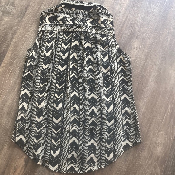 Women’s Olive and Oak Sheer Sleeveless Top Sz S - Picture 3 of 3